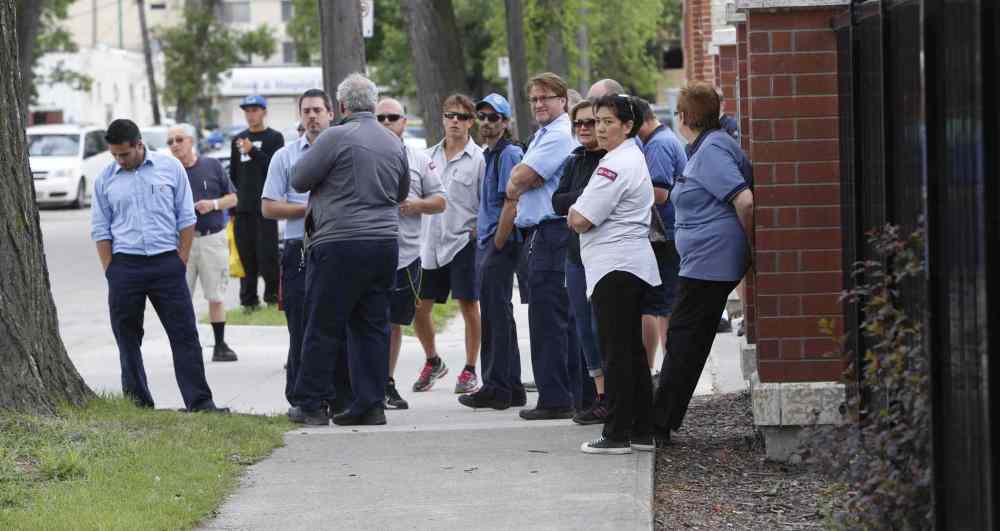 WAYNE GLOWACKI / WINNIPEG FREE PRESS
Evacuated Canada Post employees wait outside.