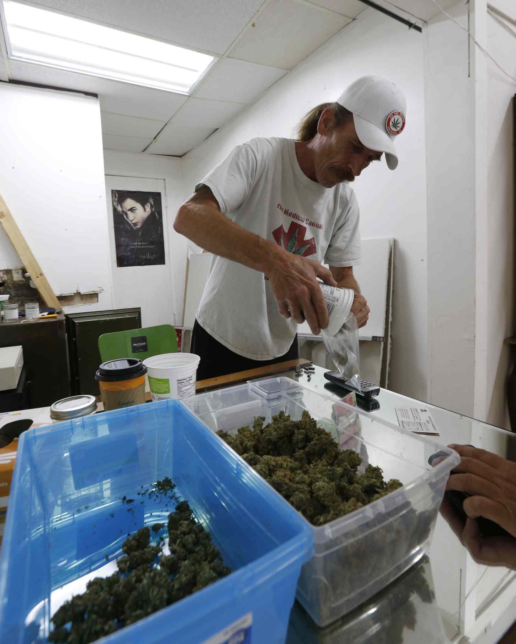 Cannabis dispensary reopens despite lack of licence Winnipeg Free Press