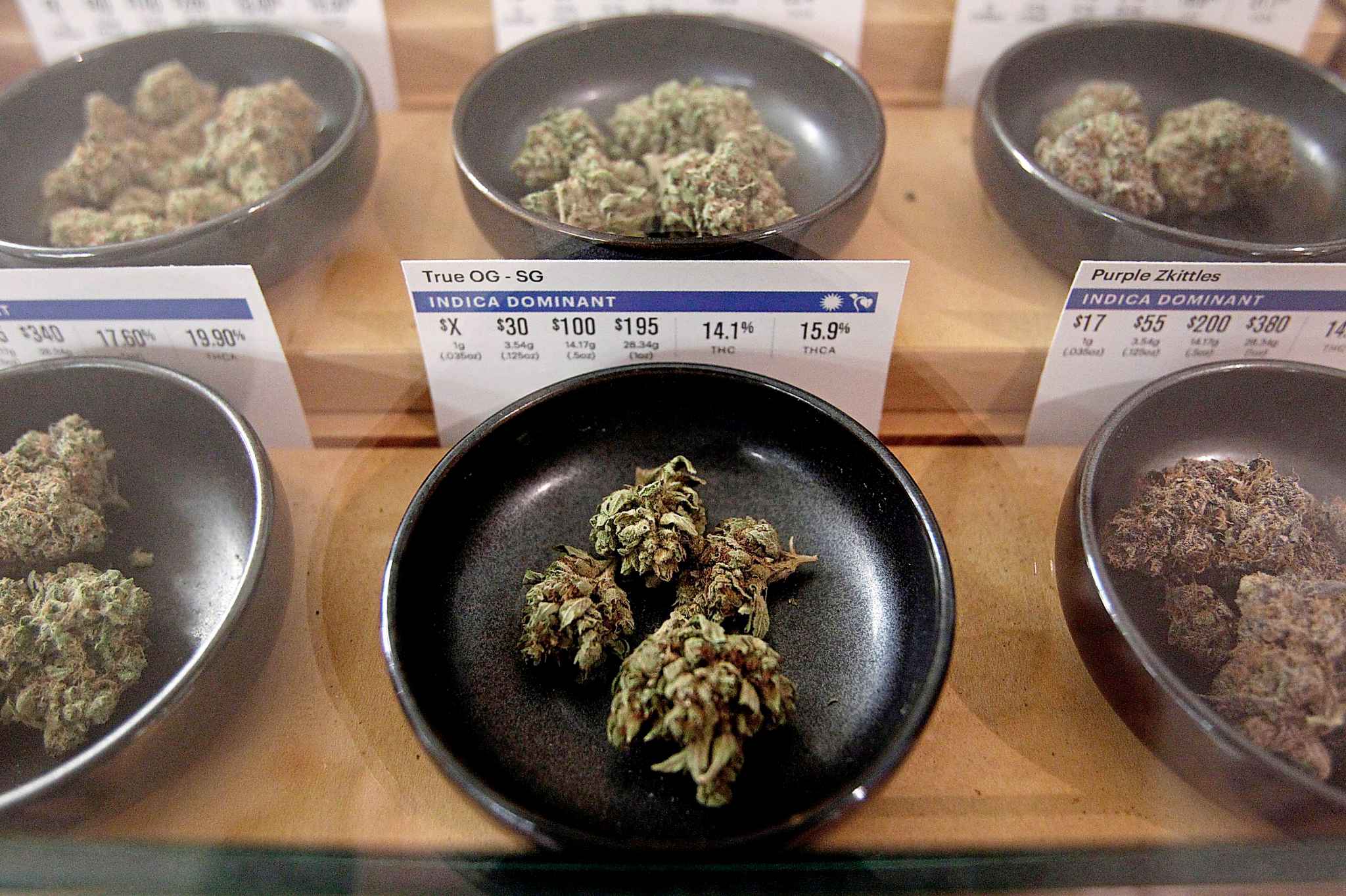 Ottawa unveils 400page rulebook for participation in legal marijuana