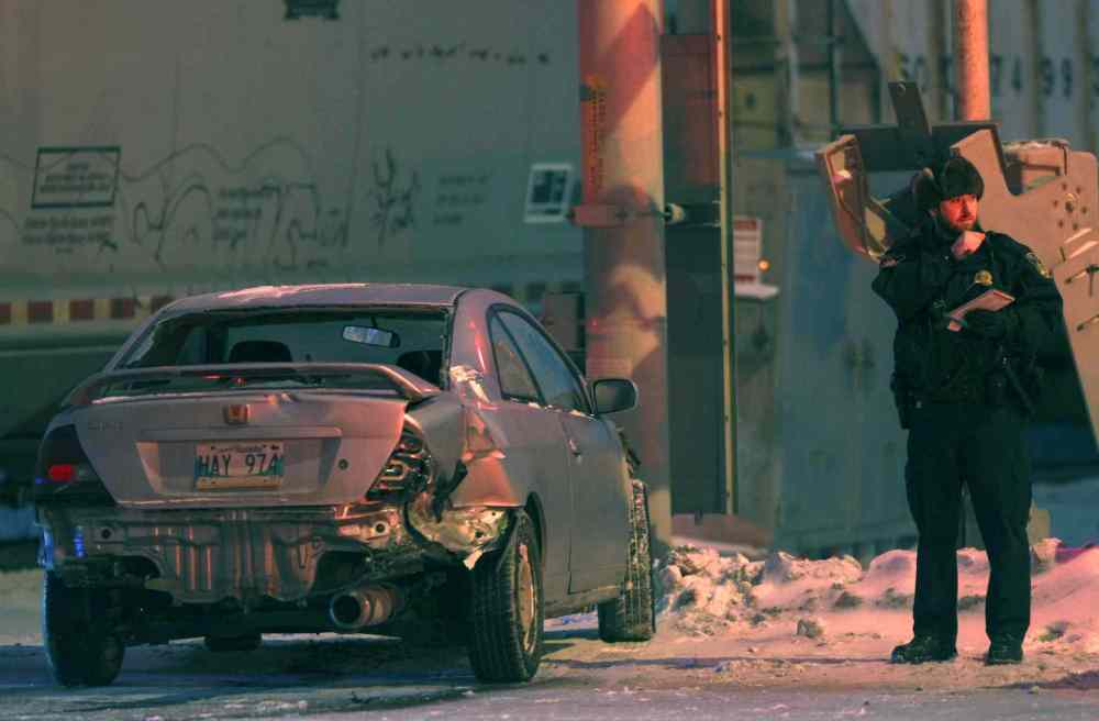 Train, car collision snarls traffic in south Winnipeg Winnipeg Free Press