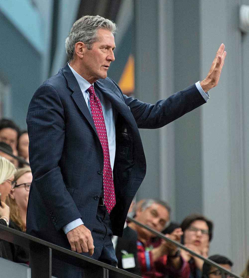 Adrian Wyld / The Canadian press
Manitoba Premier Brian Pallister stands as he is recognized in the House of Commons following Question Period, in Ottawa on Wednesday.