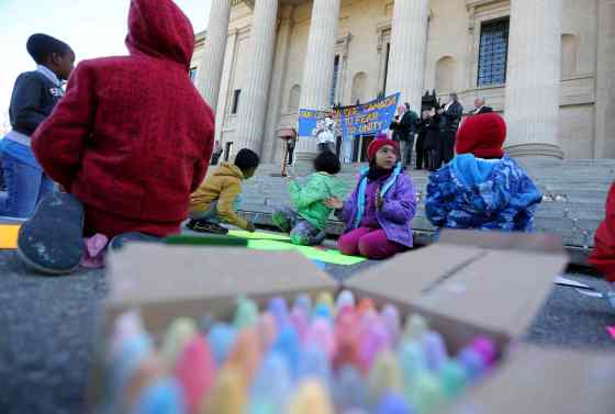 Trevor Hagan / Winnipeg Free PressMore than 200 anti-racism and anti-Islamaphobia protestors gathered outside the Manitoba Legislative Building, Saturday.