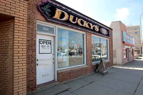 MIKE DEAL / WINNIPEG FREE PRESS FILESDucky's English Style Fish & Chips located at 884 Notre Dame Ave. was closed Oct. 21 for violating the City of Winnipeg health code.