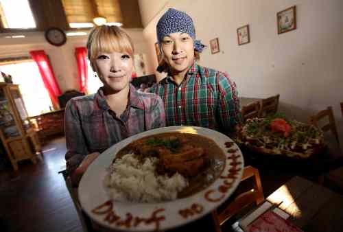 TREVOR HAGAN / WINNIPEG FREE PRESS
Yasuko Akimoto, owner, and her husband, Takekuni Akimoto, chef.