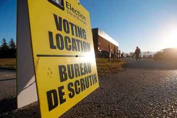 CP
People head to a polling station to vote in the municpal election in Winnipeg, Wednesday, October 24, 2018. THE CANADIAN PRESS/John Woods
