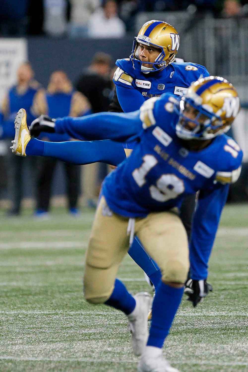 CP
Winnipeg Blue Bombers' Justin Medlock (9) kicks the winning field goal against the Calgary Stampeders during the second half of CFL action in Winnipeg Friday, October 25, 2019. THE CANADIAN PRESS/John Woods