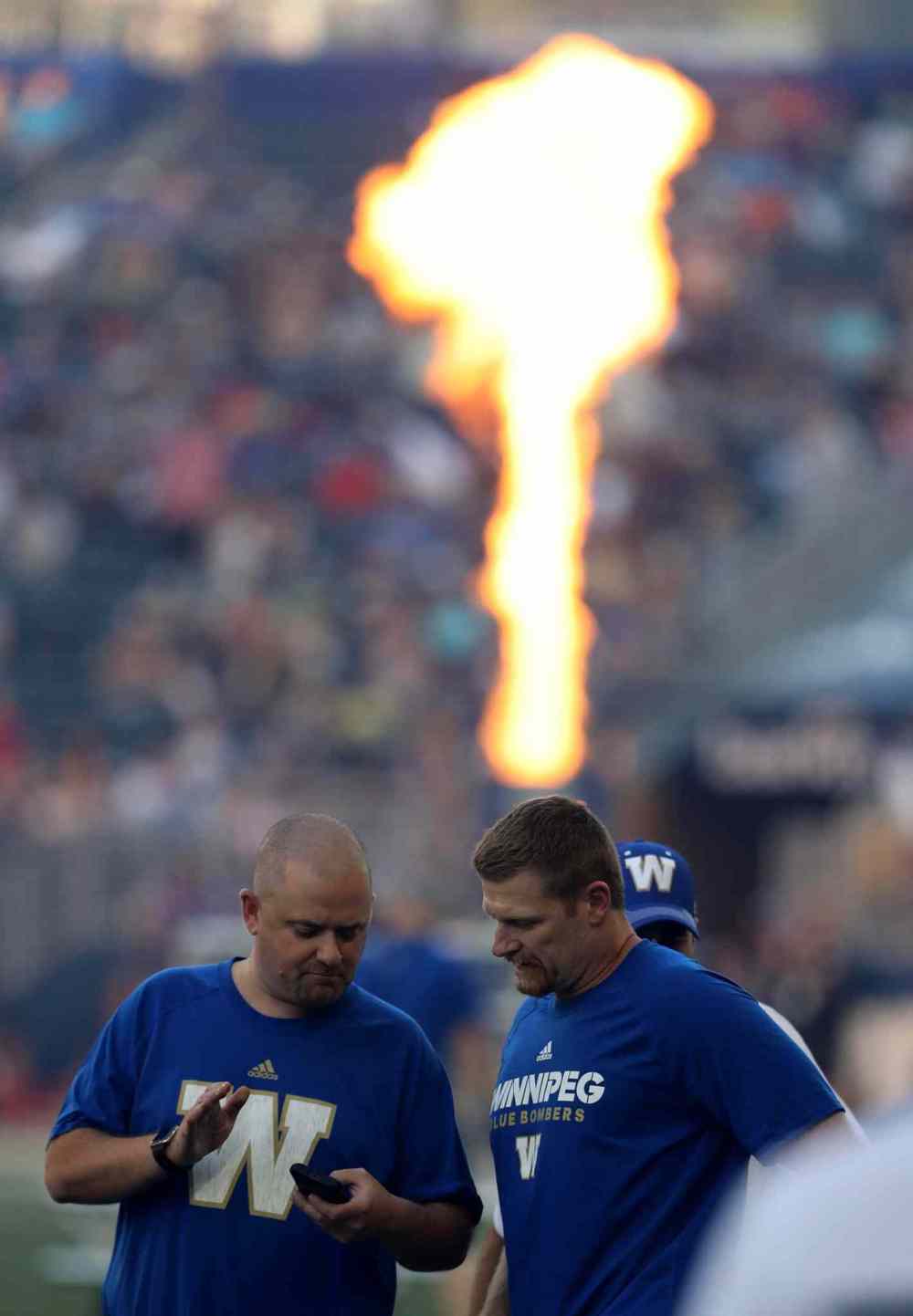 Trevor Hagan / The Canadian Press
Winnipeg Blue Bombers head coach Mike O'Shea, right, before the game against the Montreal Alouettes during CFL football action in Winnipeg.