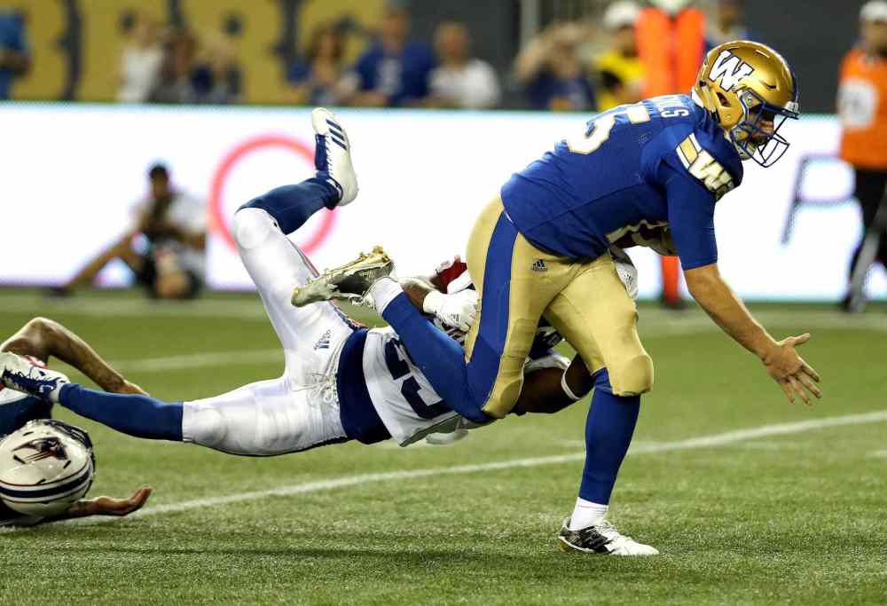 Trevor Hagan / The Canadian Press
Montreal Alouettes defensive back Dondre Wright (25) can't stop Winnipeg Blue Bombers quarterback Matt Nichols (15) as he runs for a first down in the dying seconds of the second half of Thursday's game.