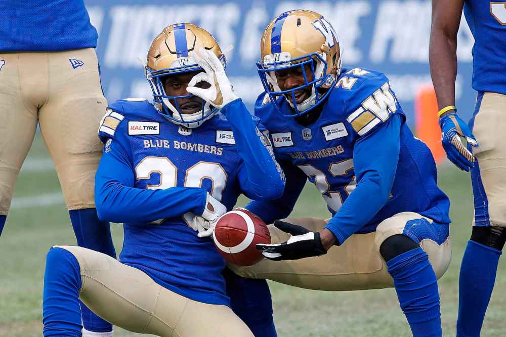 JOHN WOODS / THE CANADIAN PRESS
Winnipeg Blue Bombers' Winston Rose (30) and Chandler Fenner (22) celebrate Fenner's interception during the second half.
