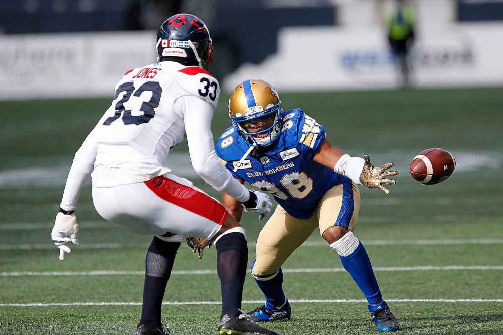 JOHN WOODS / THE CANADIAN PRESS
Winnipeg Blue Bombers' Rasheed Bailey (88) can't hang onto the pass as Montreal Alouettes' Jarnor Jones (33) defends during the first half of CFL action in Winnipeg, Saturday, Oct. 12, 2019.
