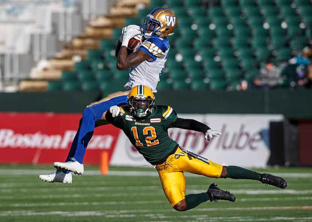 JASON FRANSON / THE CANADIAN PRESS
Winnipeg Blue Bombers Corey Washington (6) makes the catch as Edmonton Eskimos Forrest Hightower (12) tries to stop him during first half CFL action in Edmonton, Alta., on Saturday November 3, 2018.
