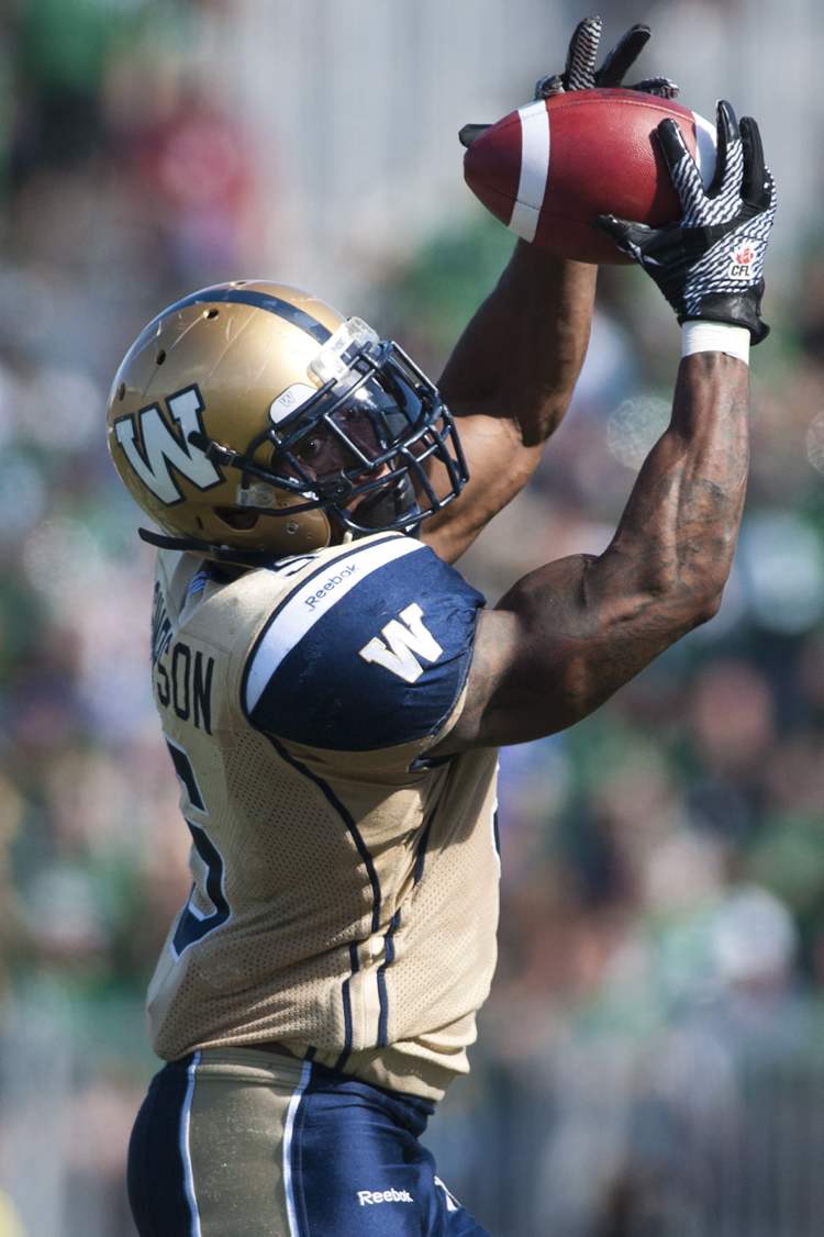 Liam Richards / The Canadian Press
Winnipeg Blue Bombers running back Chad Simpson grabs a pass against the Saskatchewan Roughriders during the first half of Sunday's Labour Day Classic in Regina.