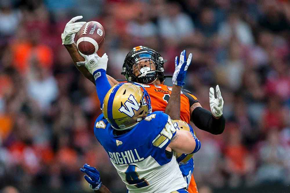 BEN NELMS / THE CANADIAN PRESS
B.C. Lions' Lemar Durant (1) reaches for a pass near Winnipeg Blue Bombers' Adam Bighill (4) during the first half.