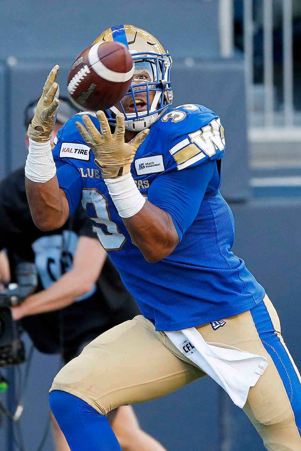 THE CANADIAN PRESS/John Woods
Blue Bombers' Andrew Harris makes a touchdown catch during the first half against the Redblacks.