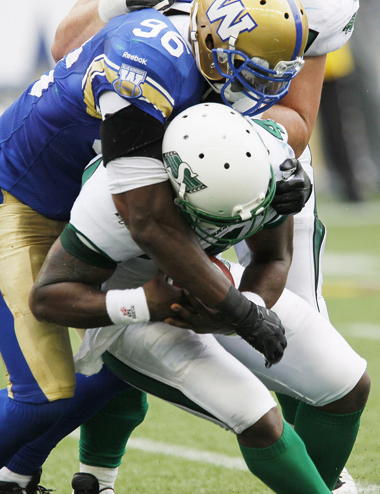 John Woods / Canadian Press archives
Saskatchewan Roughriders' quarterback Darian Durant was sacked eight times by the Bombers in Winnipeg on Sunday.