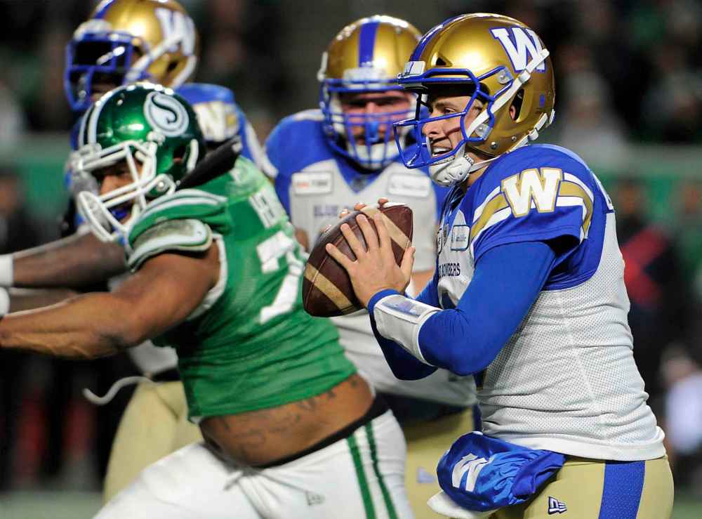 MARK TAYLOR / THE CANADIAN PRESS
Winnipeg Blue Bombers quarterback Zach Collaros looks for a receiver during second half action.