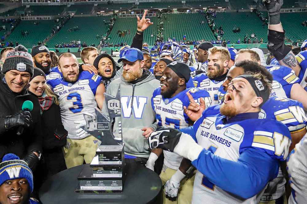 JEFF MCINTOSH / THE CANADIAN PRESS
The Winnipeg Blue Bombers celebrate defeating the Saskatchewan Roughriders in the CFL West Final.