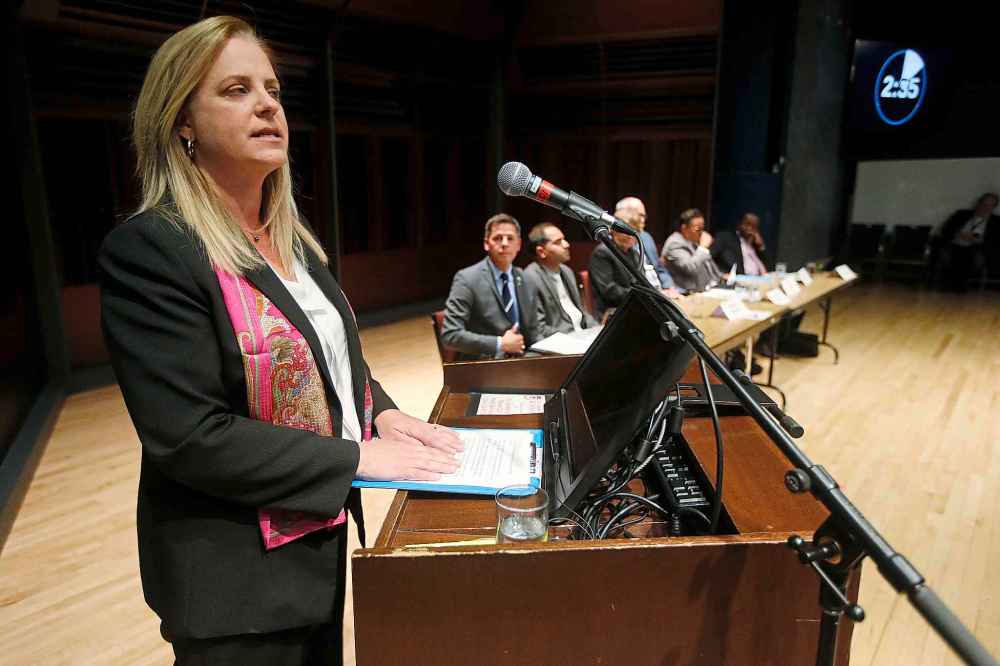 JOHN WOODS / WINNIPEG FREE PRESS
Mayoral candidate Jennifer Motkaluk speaks during the forum at the University of Winnipeg, Tuesday.