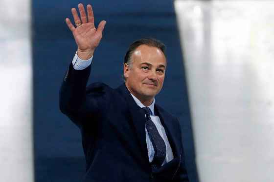 JOHN WOODS / WINNIPEG FREE PRESSDale Hawerchuk waves to the crowd prior to the Winnipeg Jets game against the Arizona Coyotes Tuesday, where he was inducted into the Jets Hall of Fame .