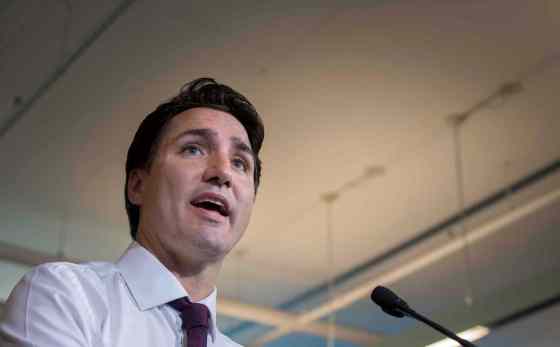 CPLiberal Leader Justin Trudeau addresses students and staff while touring Mohawk College, in Hamilton, Ont., Wednesday, October 14, 2015. THE CANADIAN PRESS/Paul Chiasson