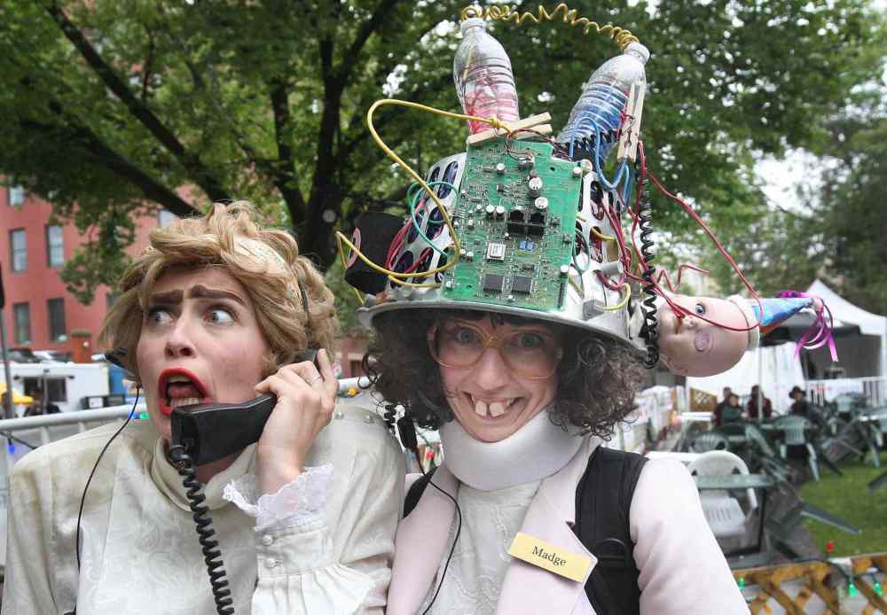 JOE BRYKSA / WINNIPEG FREE PRESS
Taffy Allie Menzimer and Madge Janessa Johnsrude help kick off the 29th annual Winnipeg Fringe Theatre Festival at Old Market Square today. The festival showcases 170 performances over the next 12 days.