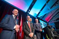 MIKAELA MACKENZIE / WINNIPEG FREE PRESS
Winnipeg Free Press Editor Paul Samyn (left), co-owner Bob Silver, co-owner Ron Stern, and publisher Bob Cox pose for a picture at the Manitoba Museum Tribute Gala honouring the Winnipeg Free Press in Winnipeg on Thursday.