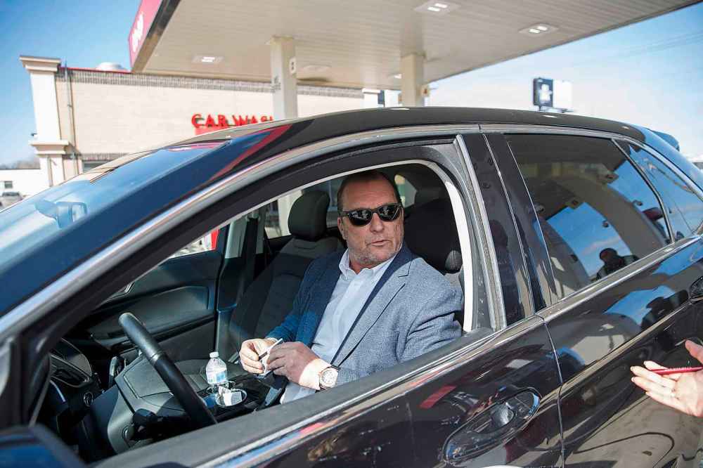 MIKE DEAL / WINNIPEG FREE PRESS
Paul Howes in his Ford Edge says he's not convinced that a rise in prices at the pump will have the desired affect and get people to drive less.