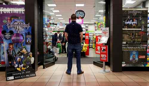 CP
In this Dec. 9, 2018 photo, a 27-year-old self-described tech addict poses for a portrait in front of a video game store at a mall in Everett, Wash. He asked to remain anonymous because he works in the tech industry and fears that speaking out about the negatives of excessive tech use could hurt his career. 