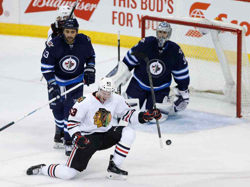 John Woods / The Canadian Press
Chicago Blackhawks' Brandon Mashinter (53) and Dale Weise (25) celebrate Mashinter's goal against Winnipeg Jets goaltender Ondrej Pavelec (31) as Dustin Byfuglien (33) looks on during first period NHL action in Winnipeg.
