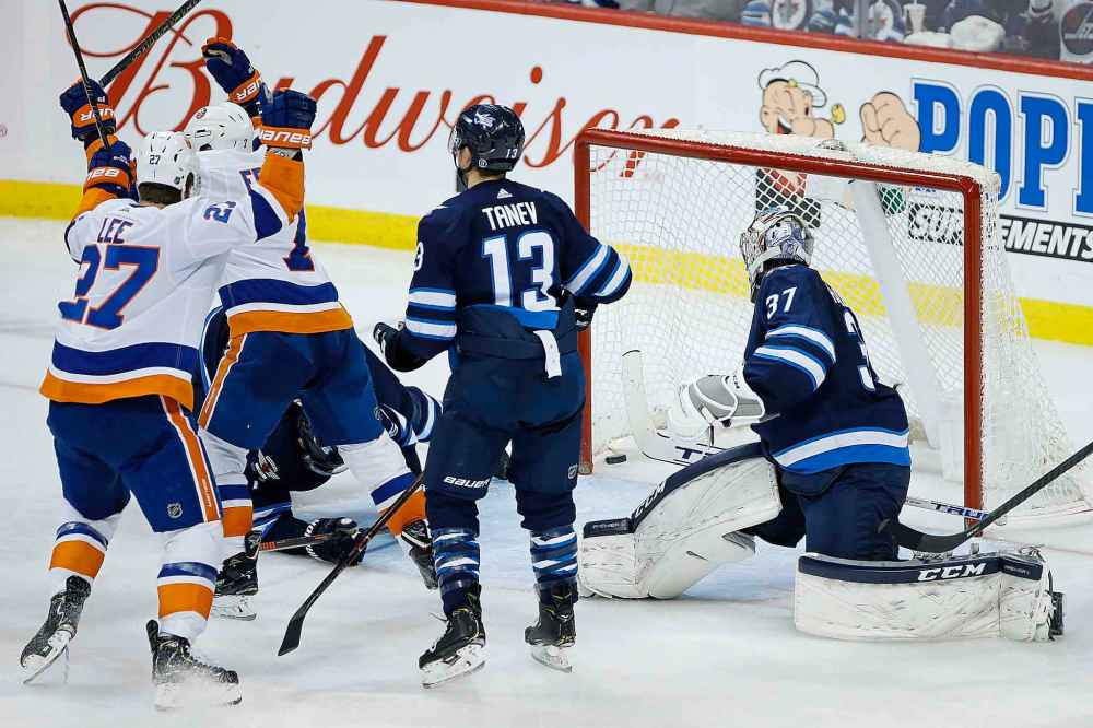The Jets got a failing grade Thursday against the Islanders, when a 4-2 lead in the third period turned into an ugly 5-4 loss. (John Woods / The Canadian Press)