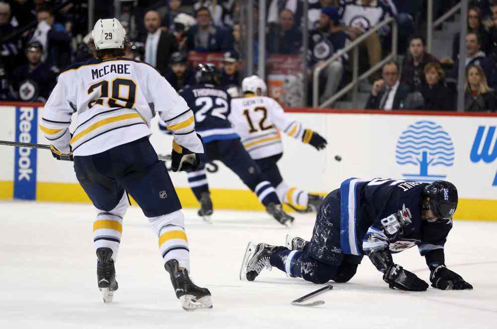 Trevor Hagan / Canadian Press files
Mathieu Perreault injured his back in Sunday’s loss and did not finish the game