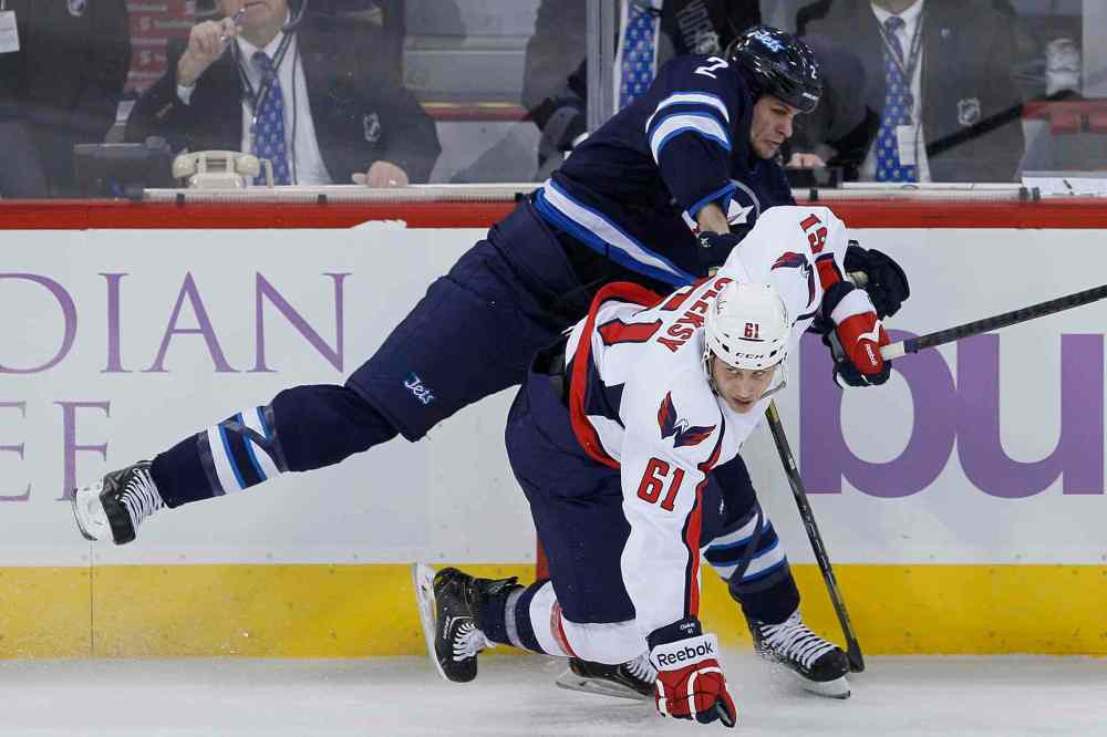 JOHN WOODS / WINNIPEG FREE PRESS
Winnipeg's Adam Pardy (2) tangles with Washington's Steve Oleksy (61) in the first period Tuesday evening.