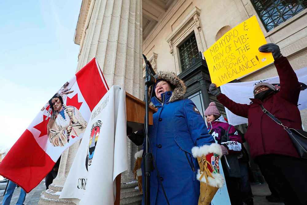RUTH BONNEVILLE / WINNIPEG FREE PRESS
Four northern Manitoba First Nations, who are part of the Keeyask Hydroelectric Limited Partnership, hold a public rally on issues related to Hydro development, at the Legislative Building Friday.