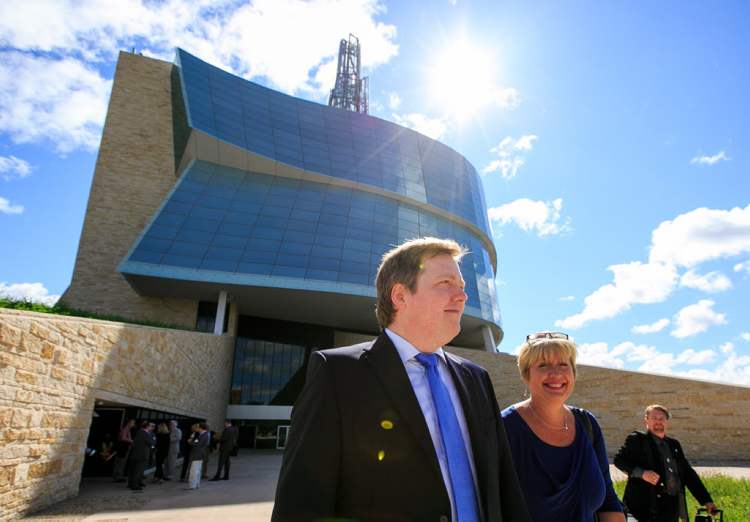 Melissa Tait / Winnipeg Free Press
Iceland Prime Minister Sigmundur Gunnlaugsson tours the Canadian Museum for Human Rights on Friday, before heading to Gimli to attend the Icelandic Festival.