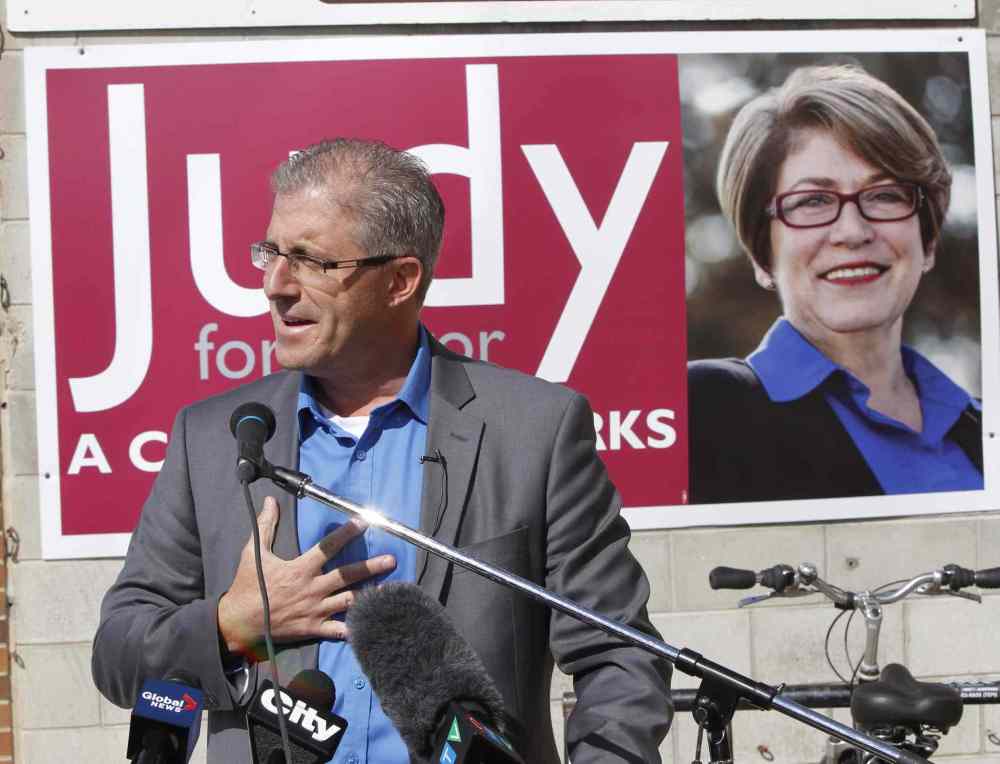 WAYNE GLOWACKI / WINNIPEG FREE PRESS
Mayoral candidate Gord Steeves speaks near rival candidate and front-runner Judy Wasylycia-Leis' campaign office on Portage Avenue Tuesday.