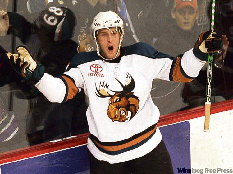 BORIS MINKEVICH / WINNIPEG FREE PRESS archives
Longtime Moose stalwart Jason Jaffray is firm in the belief he has the ability and versatility to stick with True North's NHL club.