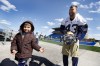 Ruth Bonneville / Winnipeg Free Press Archives
James Green signs an autograph for a young fan during has last stint with the Winnipeg Blue Bombers.