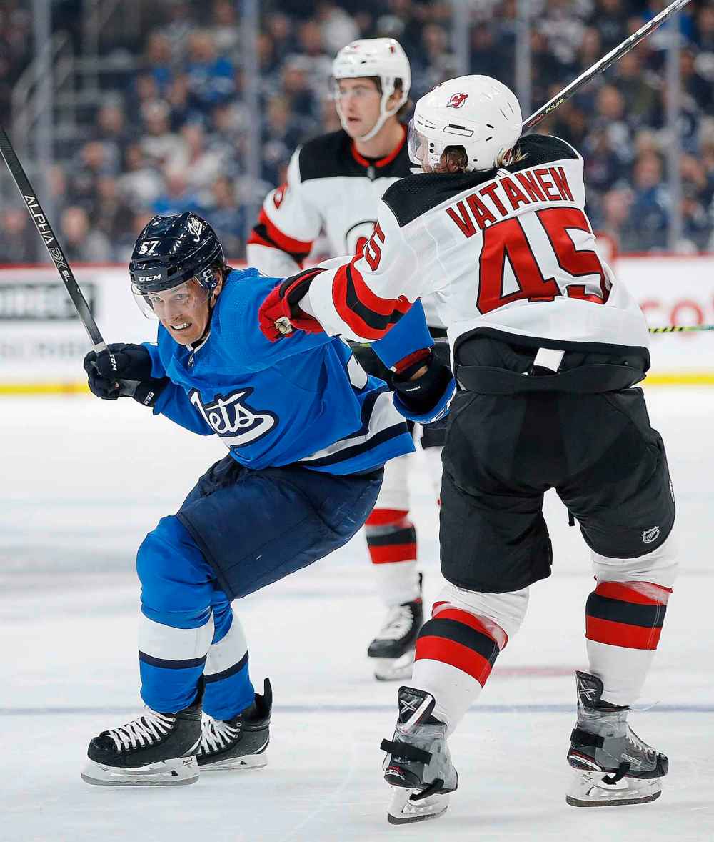 JOHN WOODS / WINNIPEG FREE PRESS
The Jets' Gabriel Bourque makes his way around New Jersey Devils' Sami Vatanen during the second period.