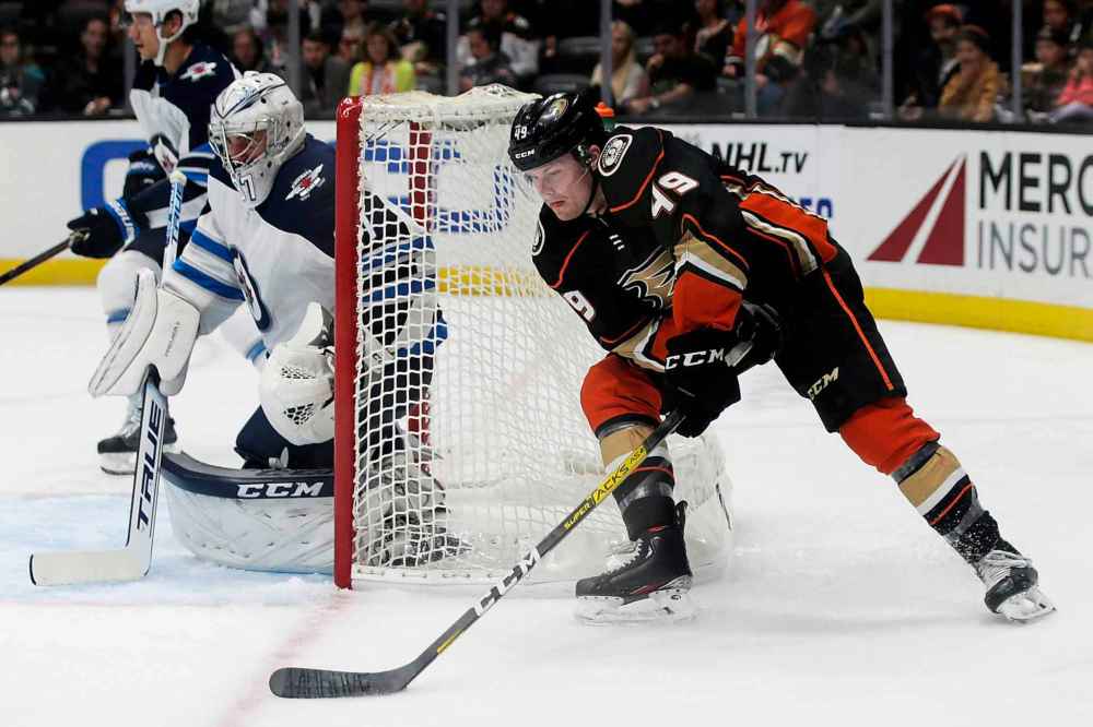 (AP Photo/Alex Gallardo)
Anaheim Ducks left wing Max Jones, right, attempts a wraparound shot against Winnipeg Jets goaltender Connor Hellebuyck during the second period in Anaheim, Tuesday.