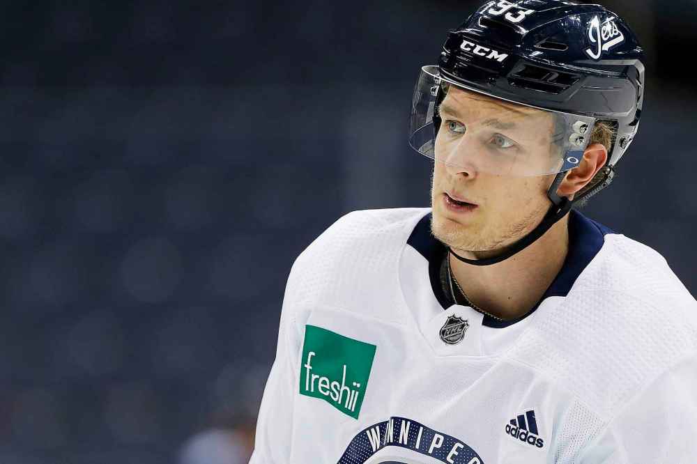 WINNIPEG FREE PRESS
JOHN WOODS / WINNIPEG FREE PRESS
Winnipeg Jets' Kristian Vesalainen (93) at practice in Winnipeg on Sunday, November 18, 2018.