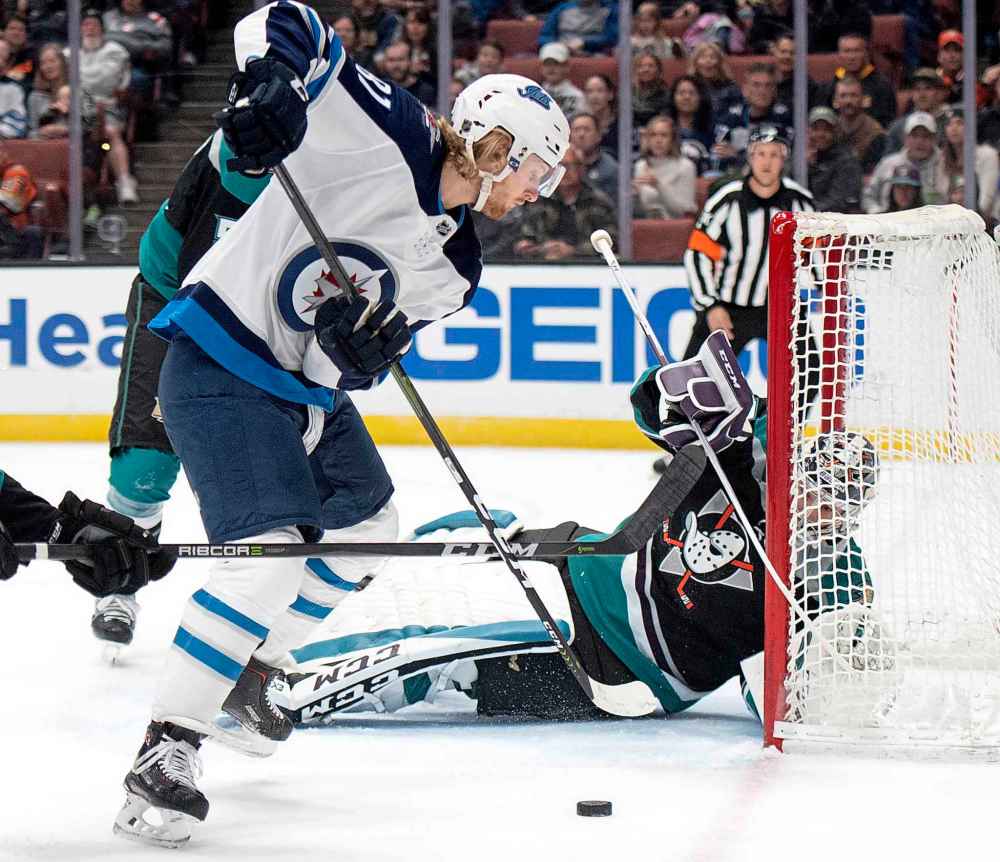 (AP Photo/Kyusung Gong)
Anaheim Ducks goaltender John Gibson defends the goal from Winnipeg Jets left wing Kyle Connor during the first period.