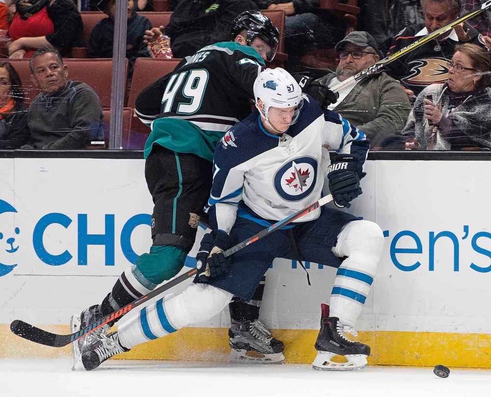 (AP Photo/Kyusung Gong)
Winnipeg Jets defenceman Tyler Myers, right, and Anaheim Ducks left wing Max Jones fight for the puck during the second period.