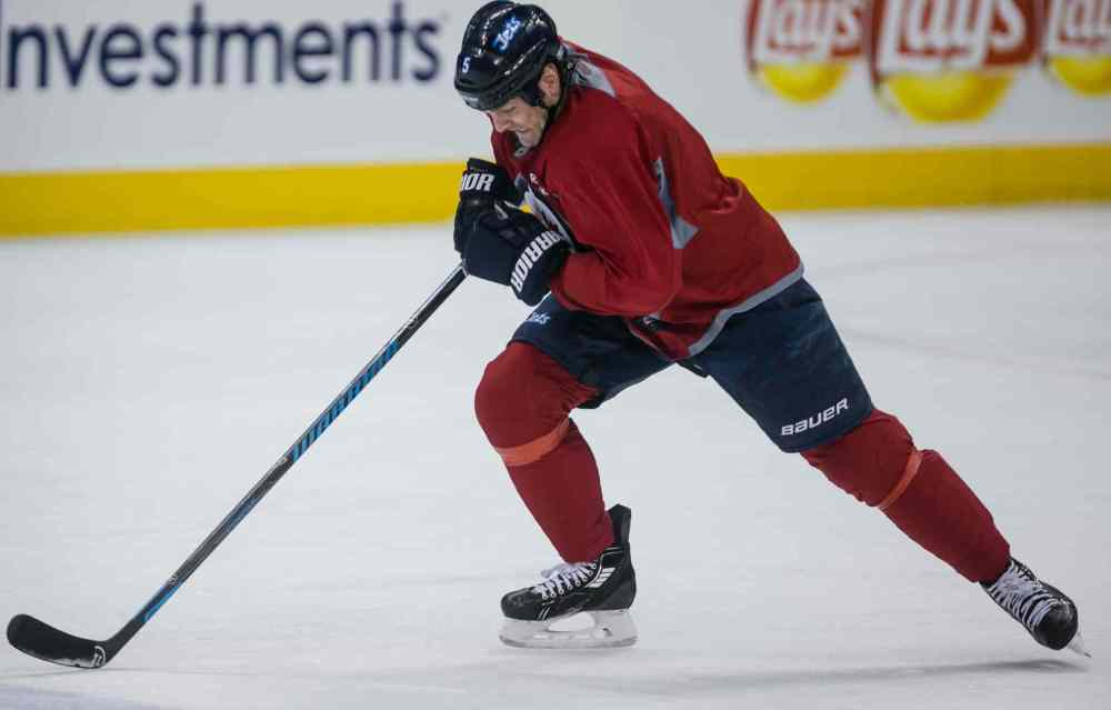 Melissa Tait / Winnipeg Free Press
Mark Stuart''s defensive focus makes him a good fit as the blue-line partner for rising rookie Jacob Trouba.
