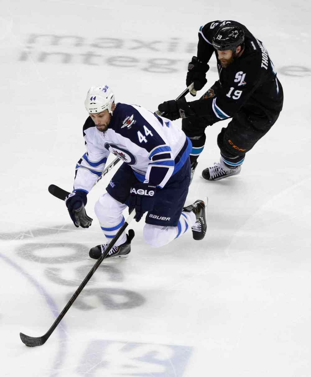 Marcio Jose Sanchez / The Associated Press
Winnipeg defenceman Zach Bogosian (44) is chased by San Jose centre Joe Thornton during first-period action Thursday night.