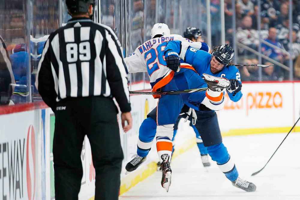 THE CANADIAN PRESS/John Woods
Winnipeg Jets' Blake Wheeler battles New York Islanders' Oliver Wahlstrom during the second period.