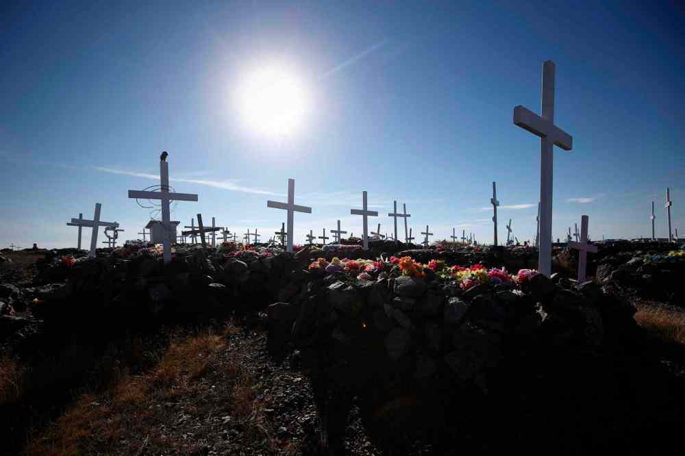 JOHN WOODS / WINNIPEG FREE PRESS
The cemetery overlooks Baker Lake.