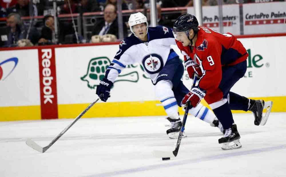 CP
Washington Capitals defenseman Dmitry Orlov (9), from Russia, skates with the puck as Winnipeg Jets left wing Nikolaj Ehlers (27), from Denmark, defends during the second period of an NHL hockey game, Wednesday, Nov. 25, 2015, in Washington. (AP Photo/Alex Brandon)