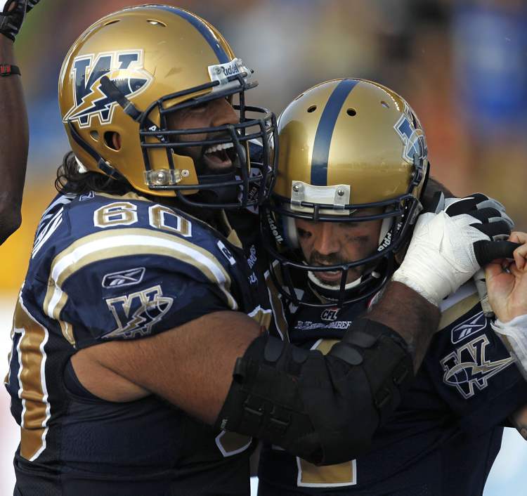 TREVOR HAGAN / WINNIPEG FREE PRESS Archives
Obby Khan, left, retired from the CFL this year. He will join the University of Manitoba Bisons football team's coaching staff.