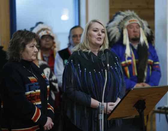 Wayne Glowacki / Winnipeg Free PressFamily Services Minister Kerri Irvin-Ross announces changes to the Child and Family Services Act that will greatly increase community involvement in caring for children through customary care.