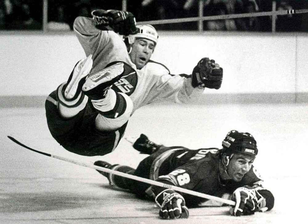KEN GIGLIOTTI / WINNIPEG FREE PRESS FILES
Lukowich, being up-ended by Calgary 's Charlie Bourgois, was one of two players the Jets protected during the WHA's absorption by the NHL.